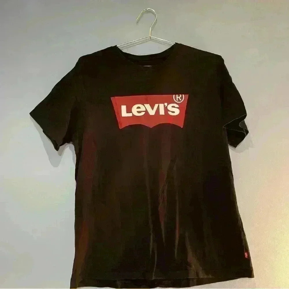 Levi’s  tee